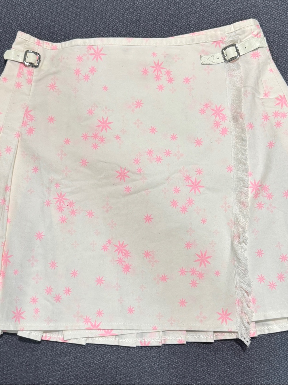 Custo of Barcelona White Mini Skirt with Pink Starburst Print size 4